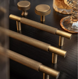 Nurlin Solid Antique Brass Cabinet Handle – Diamond-Cut Cross Knurl T-Bar Handle, Retro & Industrial Design (320mm / 12.6″)