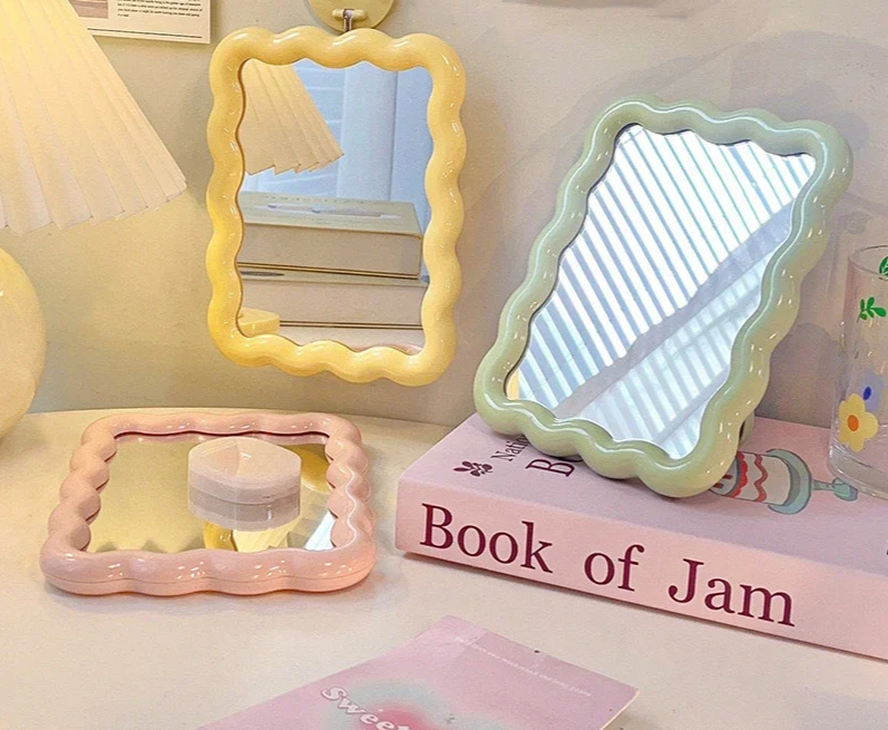 CremaWave Corrugated Compact Makeup Mirror – Foldable, Stylish & Portable